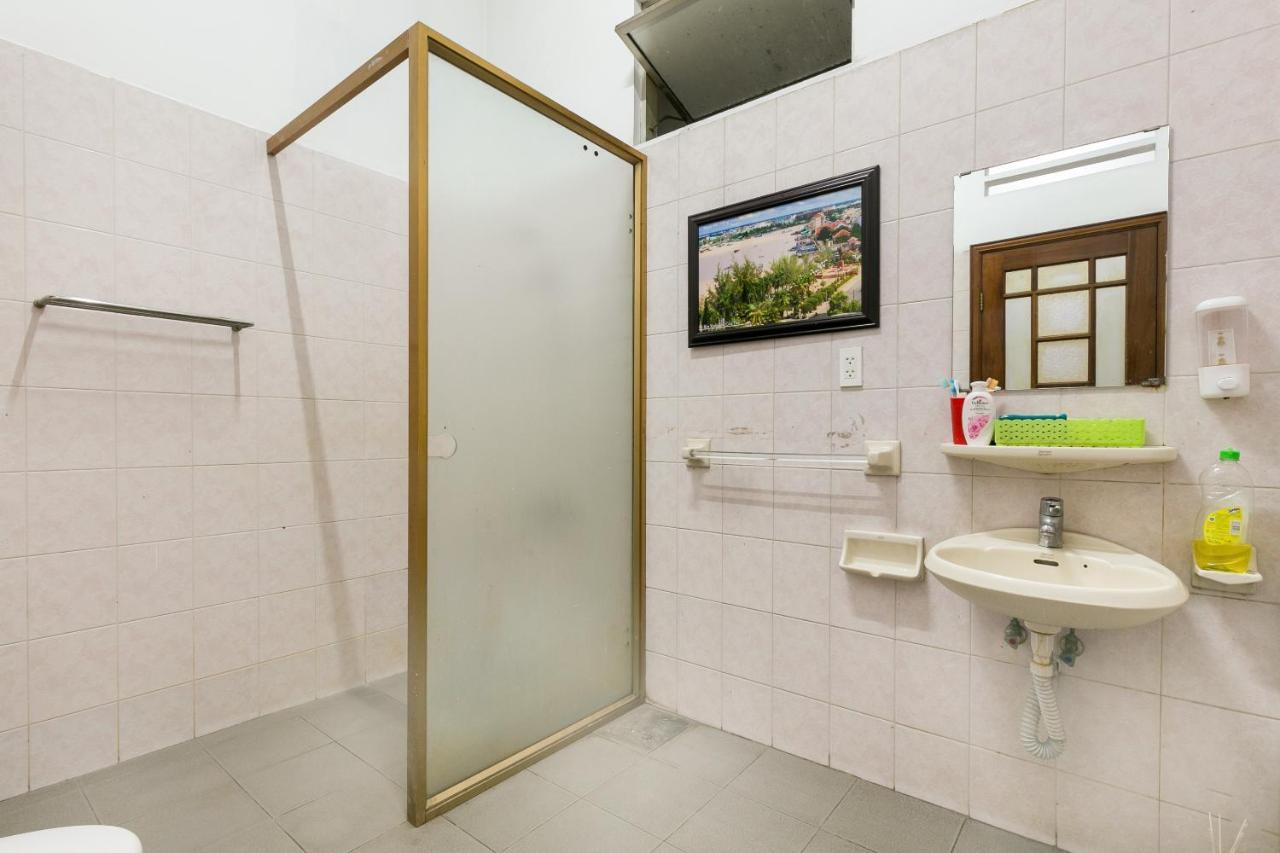 Spot On 710 Sakura Hostel Cholon Хошимин Экстерьер фото